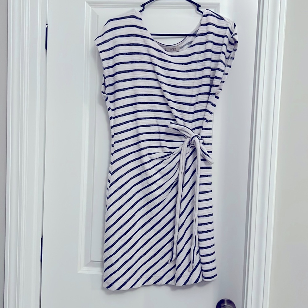 Ann Taylor loft dress-size medium